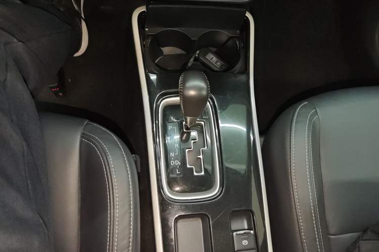 Used Mitsubishi Outlander 2019 2.0L Two-Wheel Drive Comfort Edition 7-Seater China VI Standard
