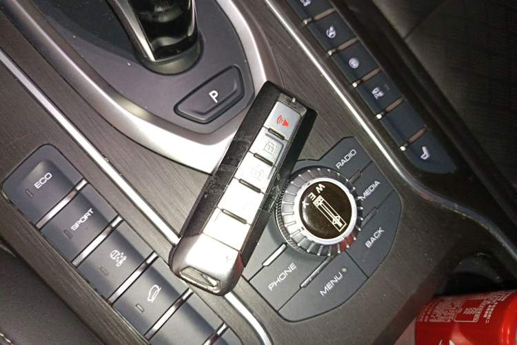 Used Wey VV6 2021 2.0T Two-Wheel Drive Smart Plus