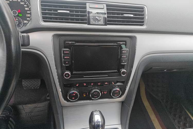 Used Volkswagen Passat 2013 2.0 TSI DSG Prestige Edition Audio And AC Panel