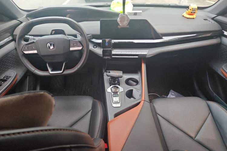 Used Changan UNI-V 2022 1.5T Prestige Version