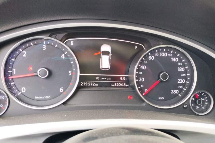 Used Volkswagen Touareg 2011 3.0 TDI Diesel Standard Version Instrument Cluster