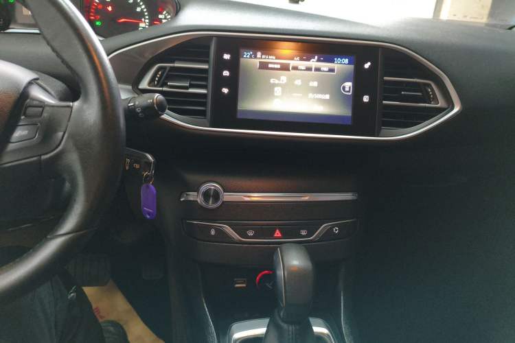 Used Peugeot 308S 2015 1.2T Automatic Jingchi Edition Audio And AC Panel