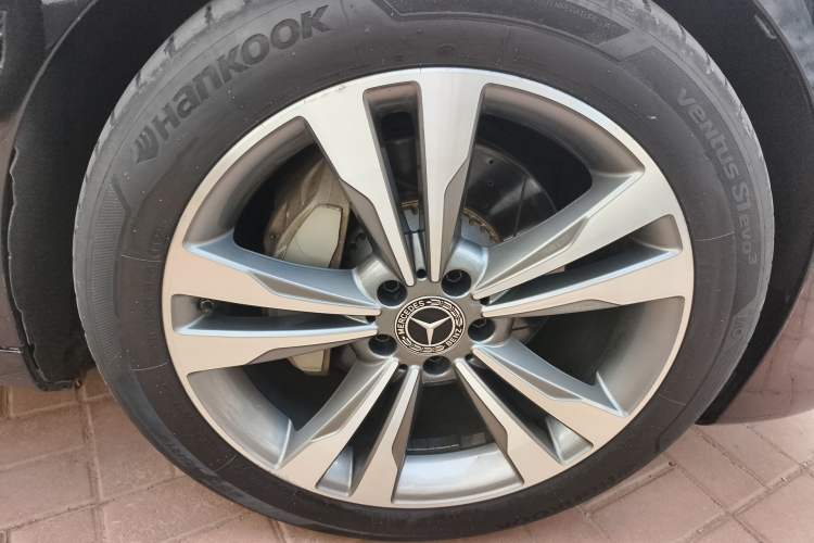 Used Mercedes-Benz S-Class 2014 S 400 L HYBRID Right Front Wheel Hub