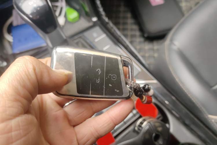 Used Volkswagen Passat 2019 330TSI Elite Edition China VI Vehicle Key