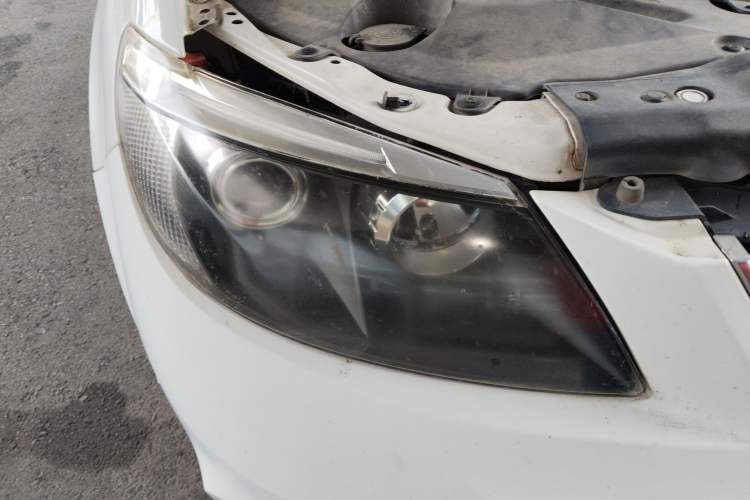 Used BYD S6 2014 2.0L Manual Luxury 5-Seater Right Front Headlight