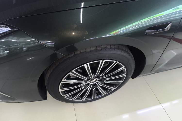 Used Geely Galaxy 8 2025 130km EM-P Starship Edition Exterior 4