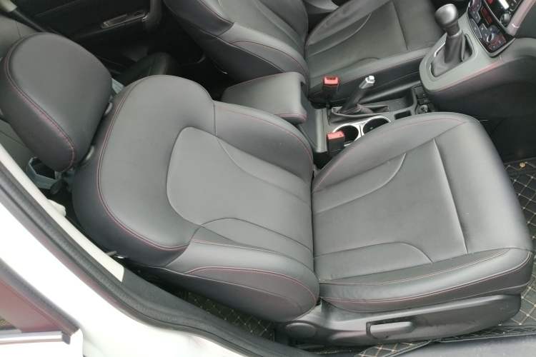 Used Haval M6 2019 1.5T DCT Two-Wheel Drive Value Edition China VI Standard Right Front Seat