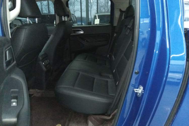 Used Great Wall Poer 2023 2.0T Passenger Version Automatic Diesel Two-Wheel Drive Comfort Trim – GW4D20M
