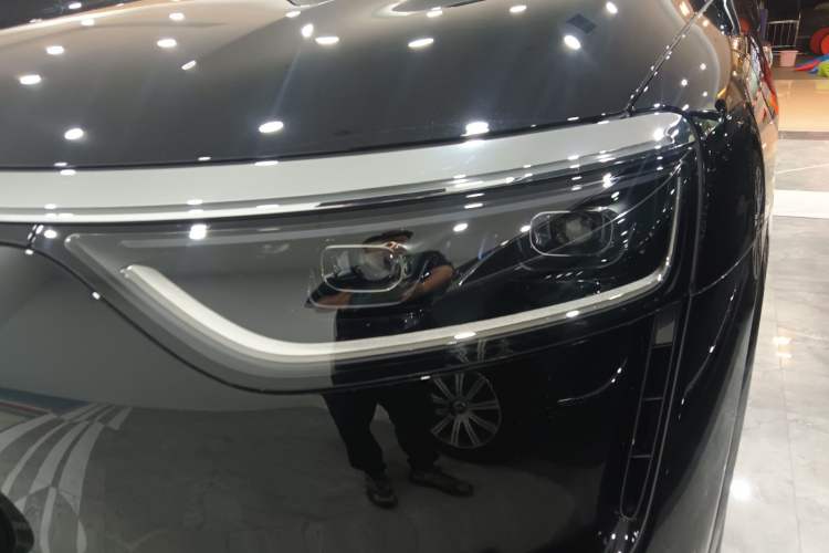 Used Hima AITO M8 2025 Extended-Range Max+ Version 53.4 kWh 6-Seater Edition Left Front Headlight