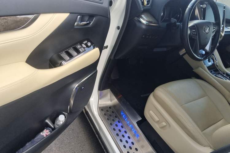 Used Toyota Vellfire 2021 Crown Dual-Engine 2.5L HV Supreme Edition
