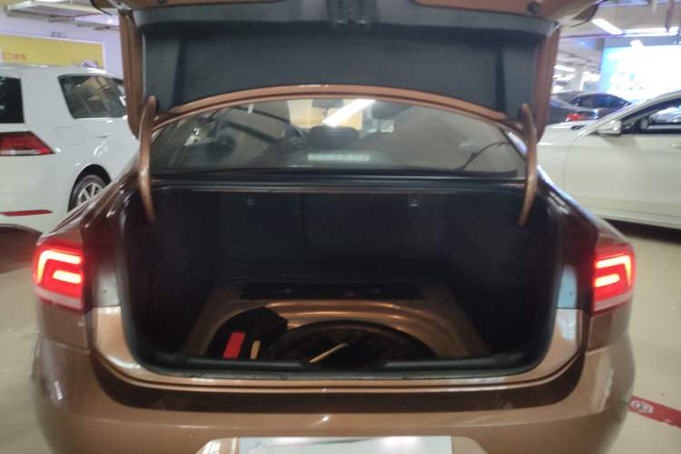 Used Volkswagen Lamando 2018 280TSI DSG Comfort Edition Trunk