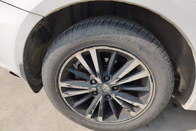 Used Haima M6 2017 1.6L Manual Comfort Model Exterior 5