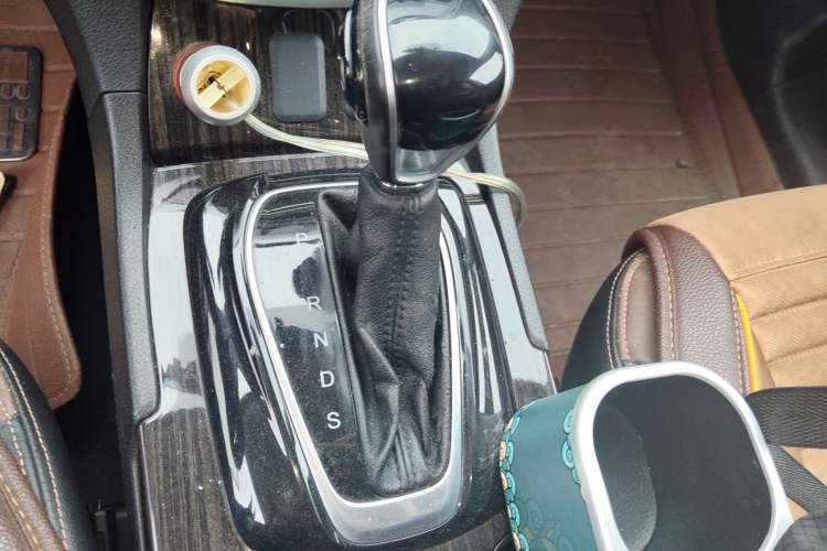 Used GAC Trumpchi GS5 Super 2015 1.8T Automatic Two-Wheel Drive Elite Edition Gear Lever