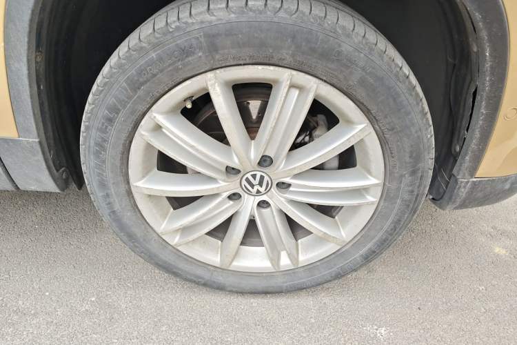 Used Volkswagen Tiguan 2012 2.0 TSI Automatic All-Wheel Drive Flagship Edition Right Front Wheel Hub