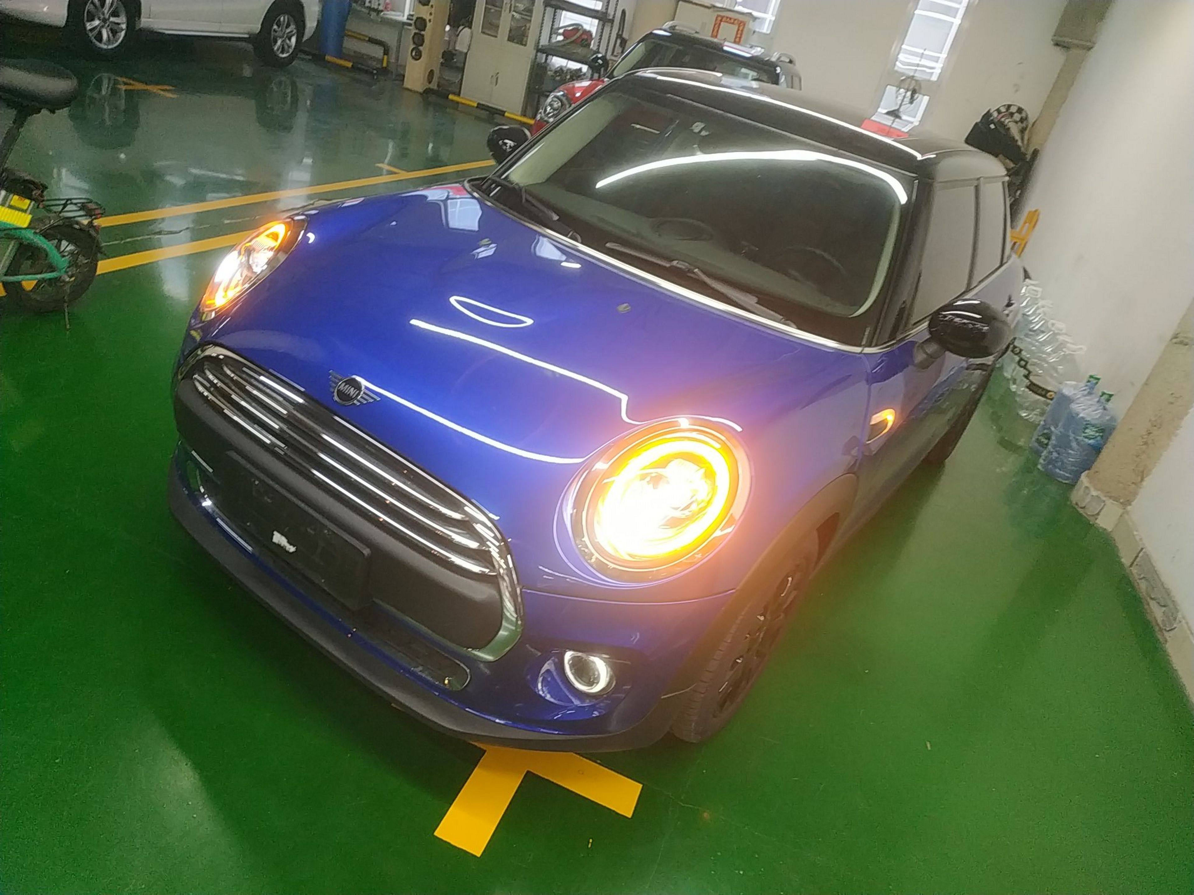 Под передней частью автомобиля