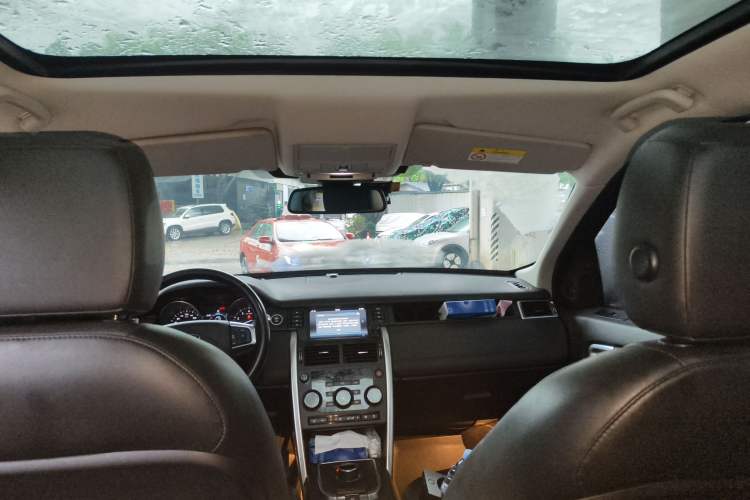 Used Land Rover Discovery Sport 2018 240 PS SE Version Headliner