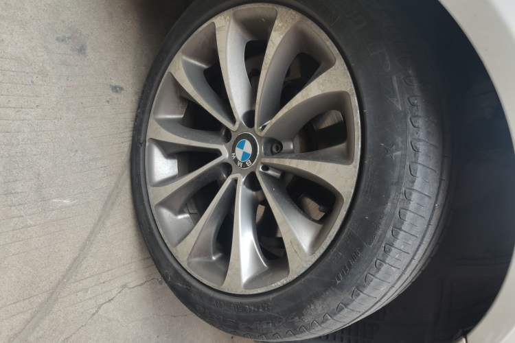 Used BMW 5 Series 2017 525Li Leading Model Right Front Wheel Hub