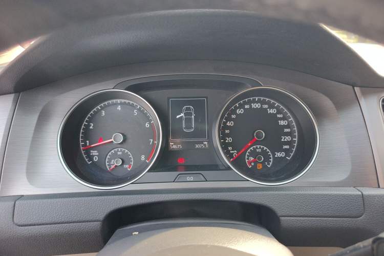 Used Volkswagen Golf 2014 1.4TSI Automatic Luxury Model
