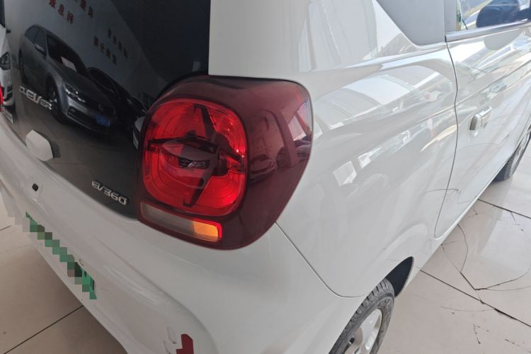 Used Roewe Clever 2021 302 km New Four-Seater Super-Efficient Version Right Rear Taillight