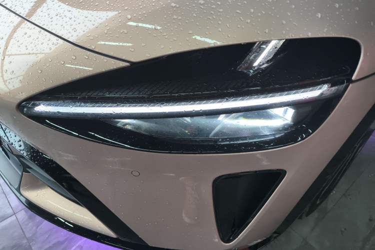 Used Xiaomi Auto YU7 2025 Ultra-Long Range High-Performance All-Wheel-Drive Max Edition Left Front Headlight