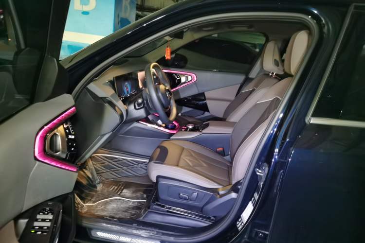 Used BMW X3 2025 xDrive25L Luxury Package Driver Seat