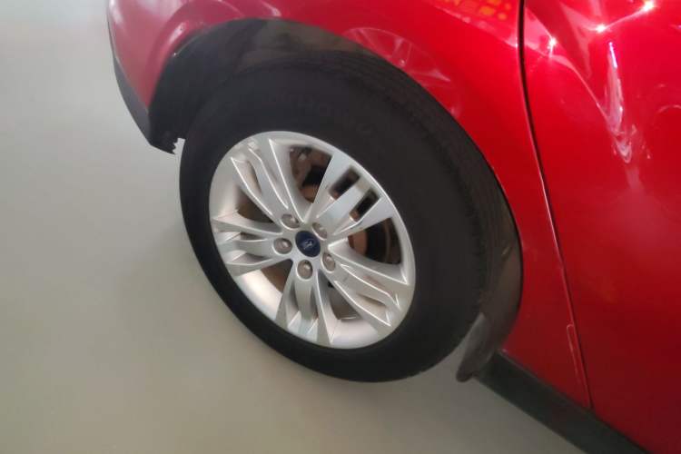 Used Ford Focus 2012 Hatchback 1.6L Automatic Comfort Model Right Rear Wheel Hub