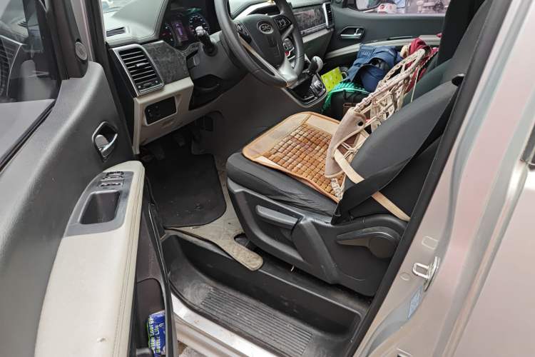 Used JAC Refine M4 2016 2.0L Manual Luxury Version