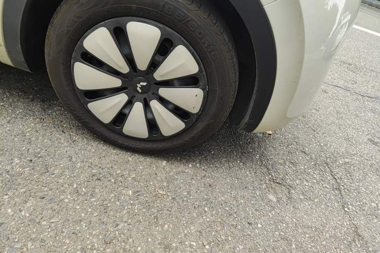 Used Wuling Bingo 2023 333 km Enjoyment Version Right Front Wheel Hub