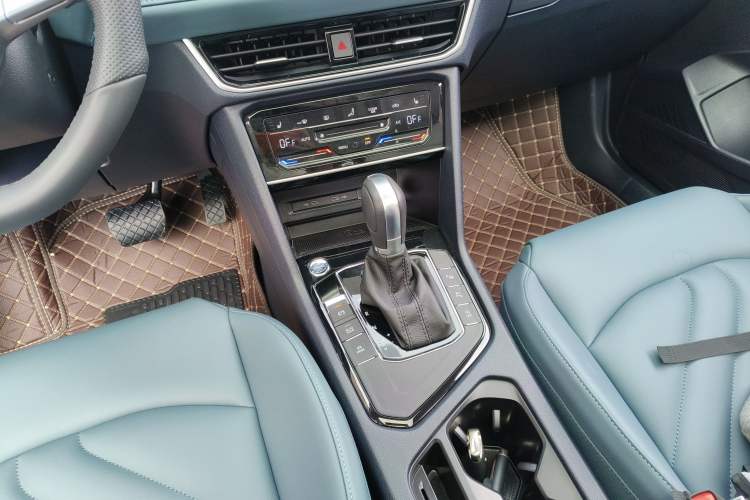 Used Volkswagen Tharu 2024 300TSI Two-Wheel-Drive Moon Luxury Edition
