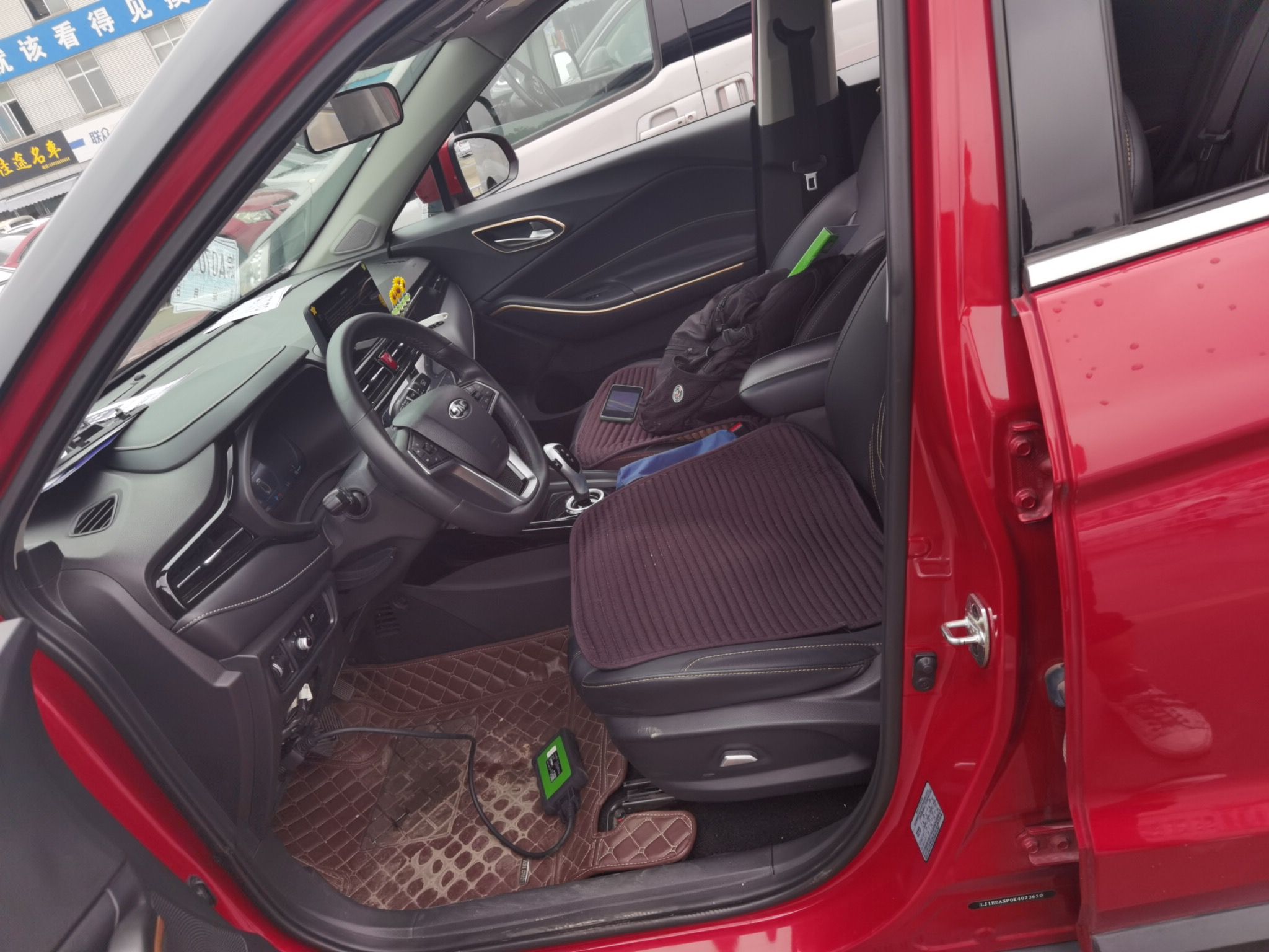 Переднее сиденье в автомобиле