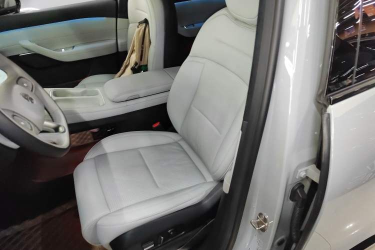 Used Nio ES6 2024 75 kWh Left Front Seat