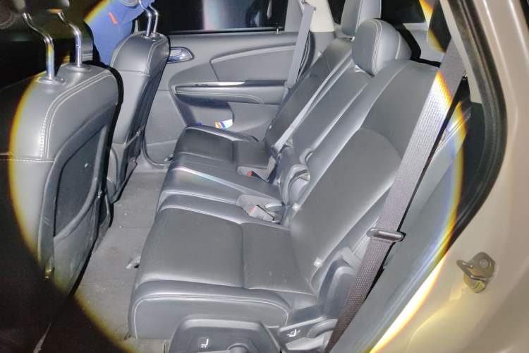 Used Dodge Journey 2013 2.4L Two-Wheel Drive Luxury Version