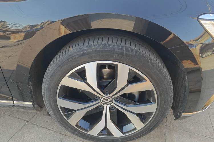 Used Volkswagen Magotan 2018 330TSI DSG Advanced Model Right Front Wheel Hub