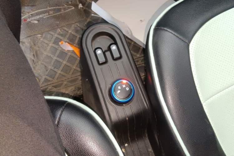 Used Wuling Hongguang MINIEV 2020 Enjoyment Model Lithium Iron Phosphate Gear Lever