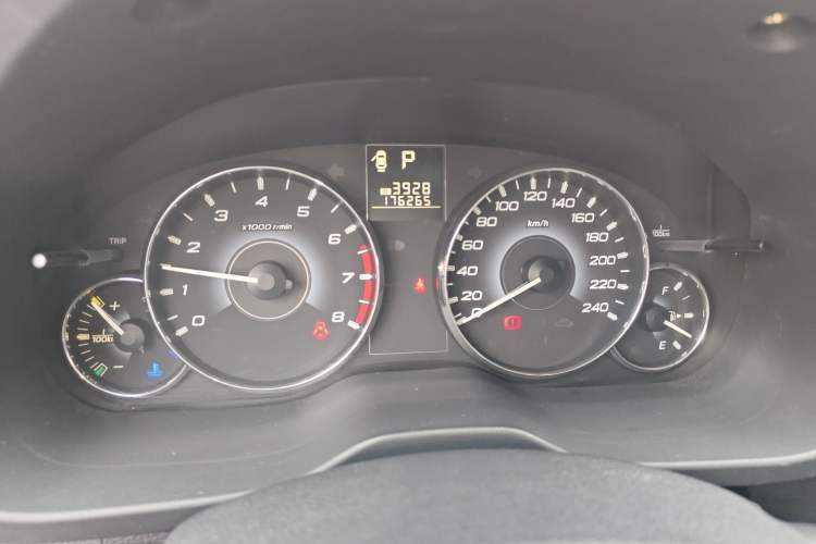 Used Subaru Outback 2010 2.5i Luxury Edition Instrument Cluster