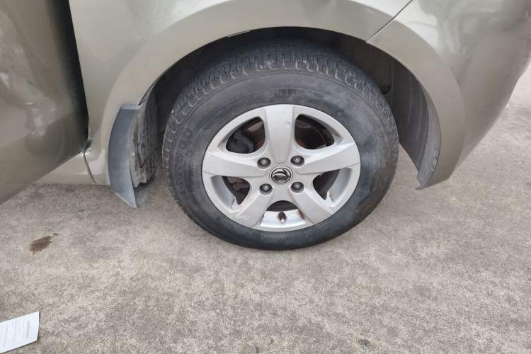 Used Dongfeng Fengon 2013 1.5L Manual Deluxe Model DK15 Right Front Wheel Hub