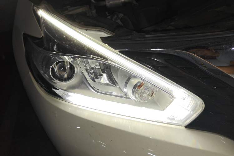 Used Nissan Murano 2019 2.5L XL Two-Wheel Drive Smart Connect Luxury Edition China VI Standard Right Front Headlight