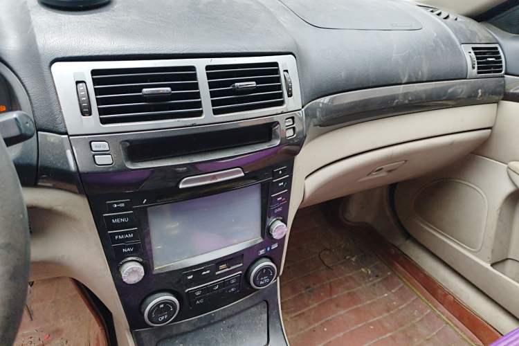 Used Bestune B70 2011 2.0L Manual Elite Edition Audio And AC Panel