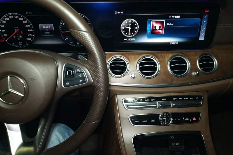 Used Mercedes-Benz E-Class 2018 Facelift E 200 L 4MATIC Audio And AC Panel