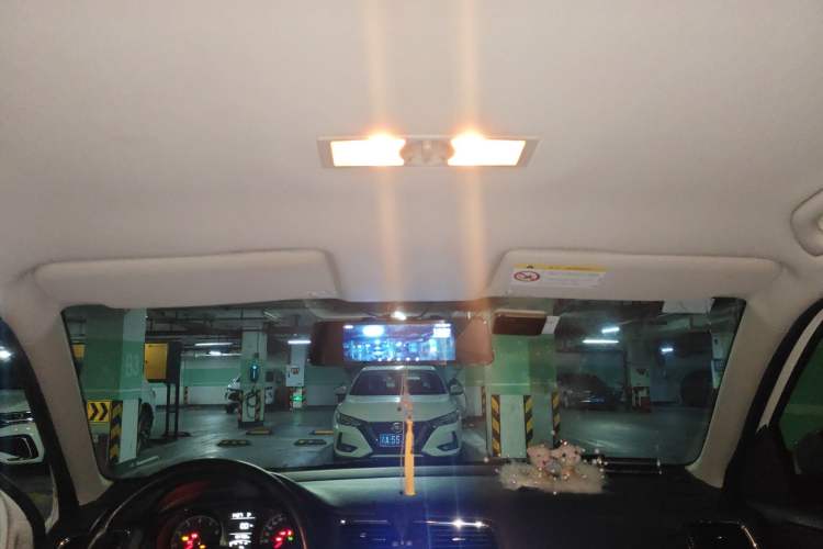 Used Volkswagen Gran Lavida 2017 1.6L Automatic Fashion Edition Headliner