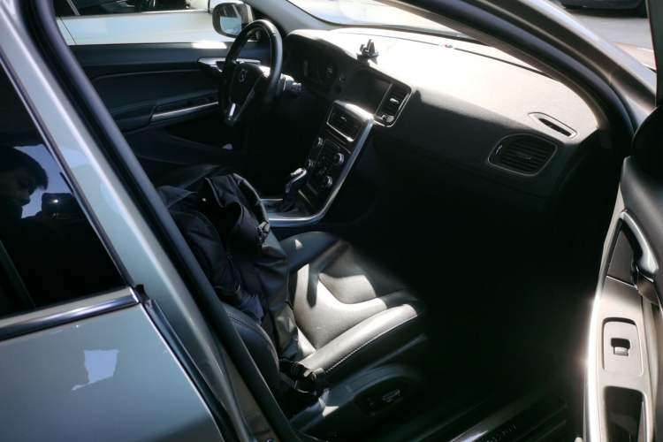 Used Volvo V60 2015 T5 Zhiyi Edition
