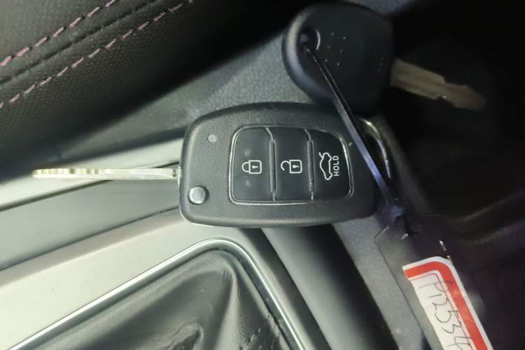 Used Hyundai Elantra (5th Generation / Langdong) 2016 1.6L Automatic Smart Version
