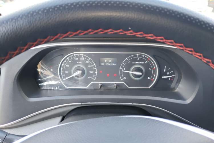 Used SAIC MAXUS Xintu V80 2023 2.0T Manual Classic Aoyuntong Long Wheelbase Mid-Height 6/7/8/9-Seater Instrument Cluster