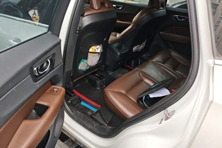 Used Volvo XC60 2019 T5 4x4 Smart Edition China V Standard Interior 4