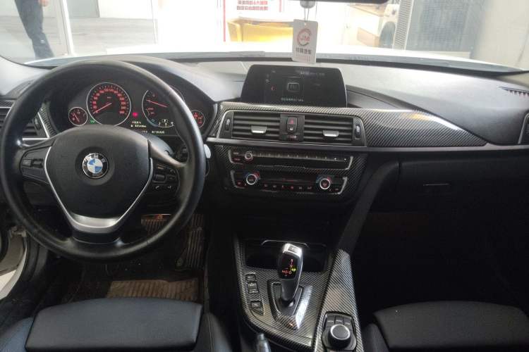 Used BMW 3 Series 2018 318i Audio And AC Panel