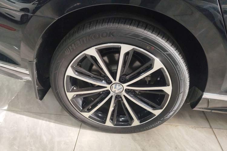 Used Volkswagen Magotan 2023 2 Million Units Limited-Edition 280TSI DSG Comfort Version Right Rear Wheel Hub