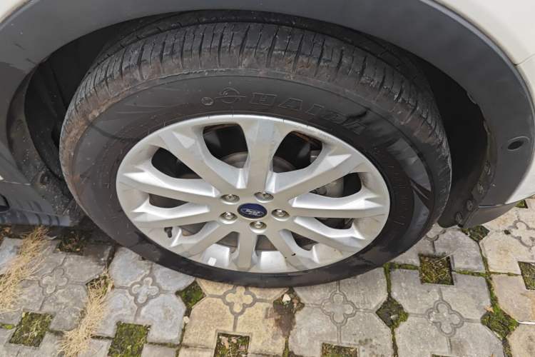 Used Ford Kuga 2015 2.0L GTDi Four-Wheel-Drive Sport Model