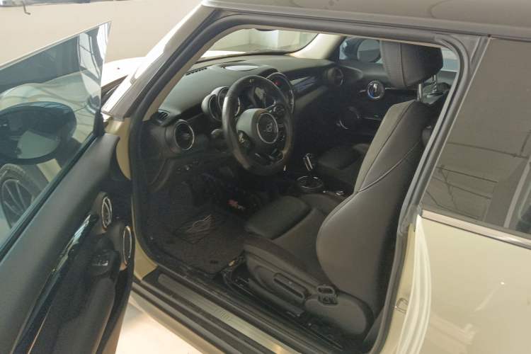 Used MINI MINI 2019 1.5T COOPER Artist
