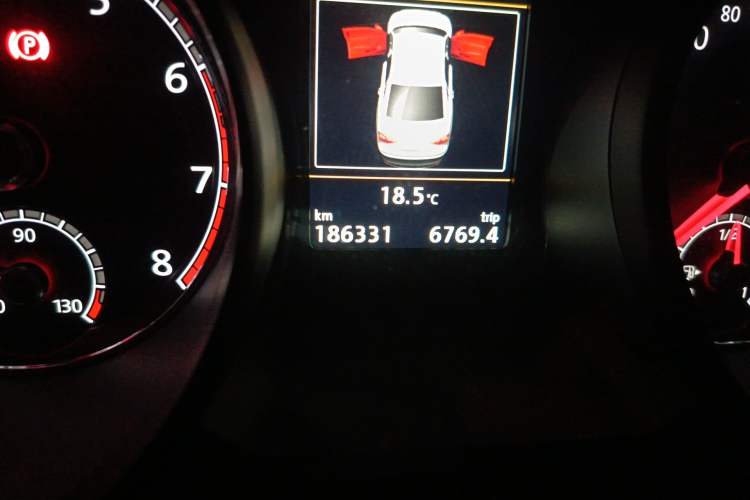 Used Volkswagen Passat 2016 330TSI DSG Prestige Edition Odometer Close Up