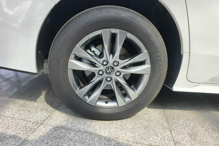 Used Toyota SIENNA 2026 Model 2.5L Dual-Engine Two-Wheel-Drive Comfort Edition
